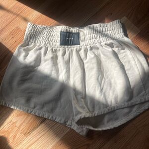 TALENTLESS Off-White Elastic Waist Shorts